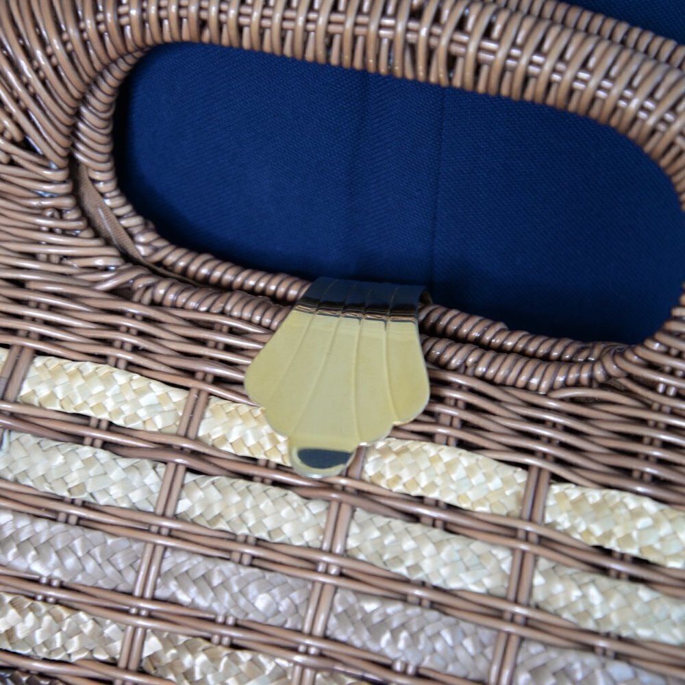 Handmade Vintage Wicker Sculptural Purse - Picture 4 of 6